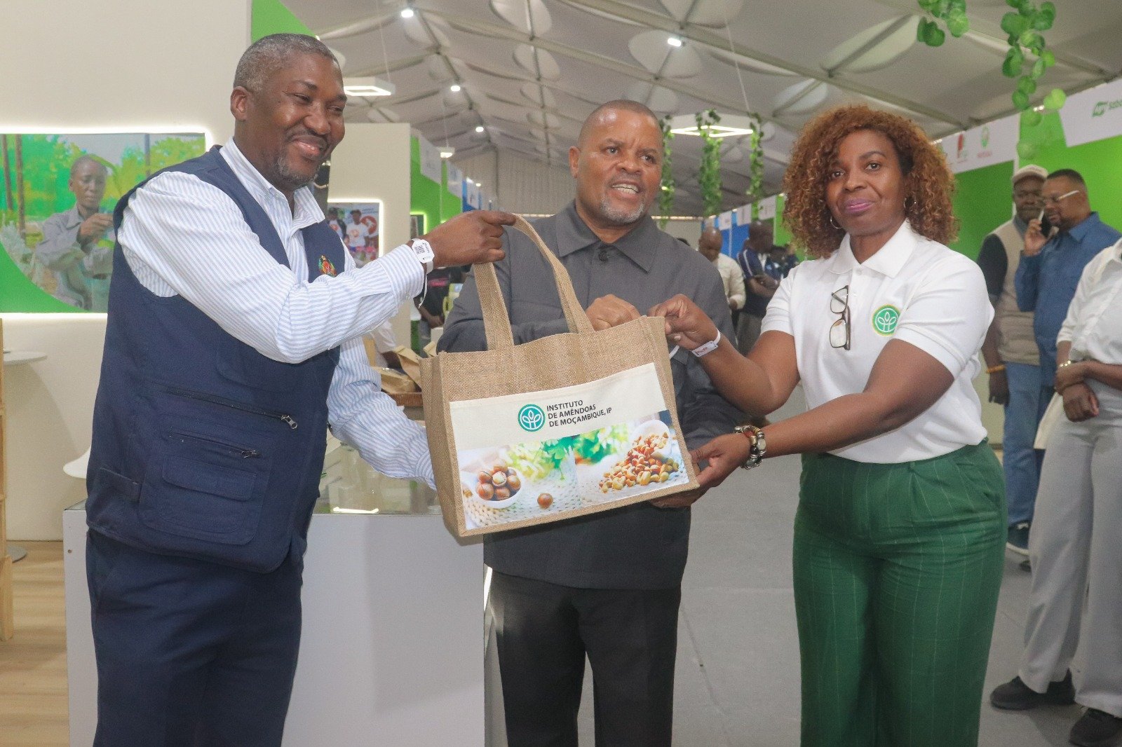 Variedade de produtos à base de caju impressionam ministro da Agricultura na FACIM